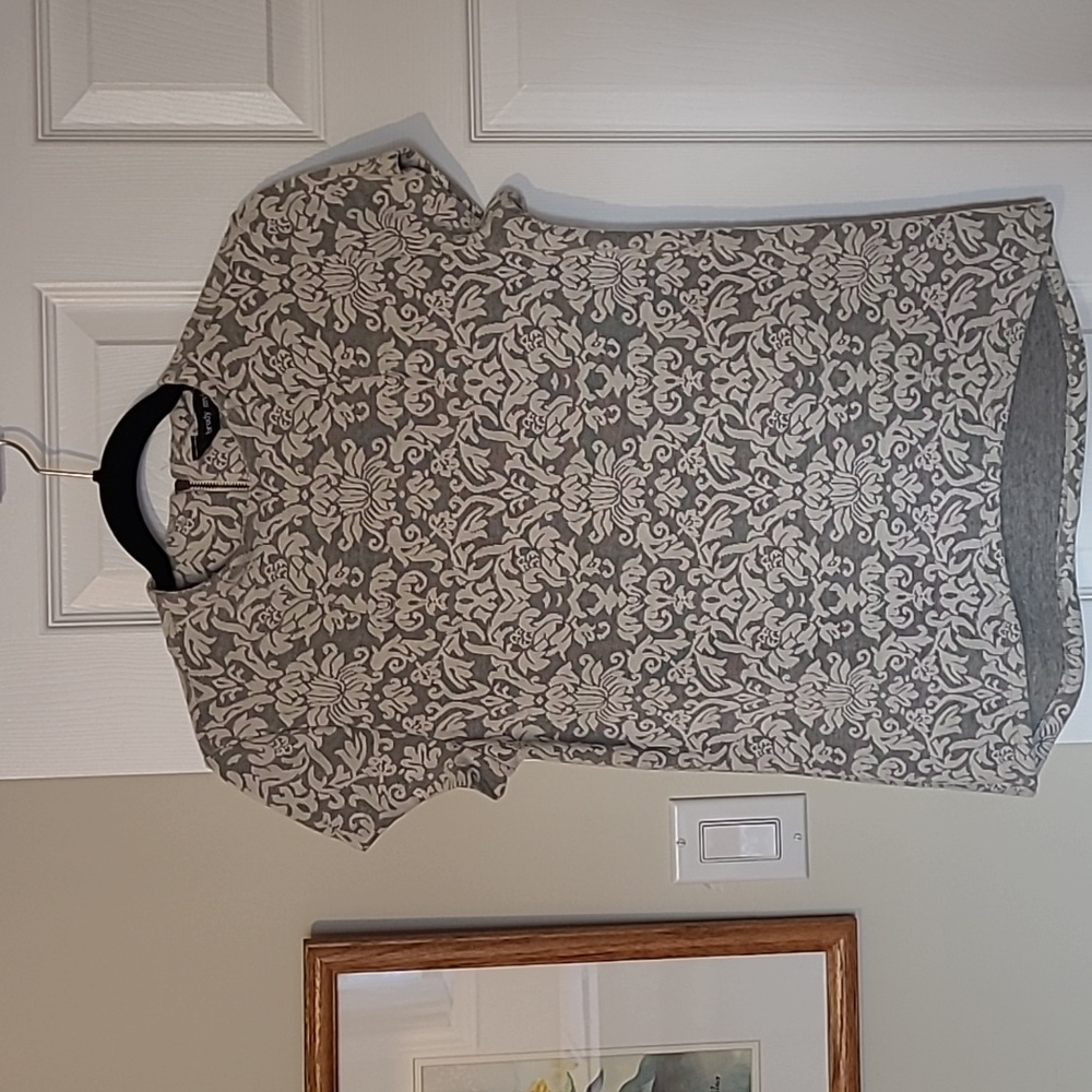 BRODY MYLES top, blouse, cap sleeve, grey and cream, patterned, S/P (fits as M)
